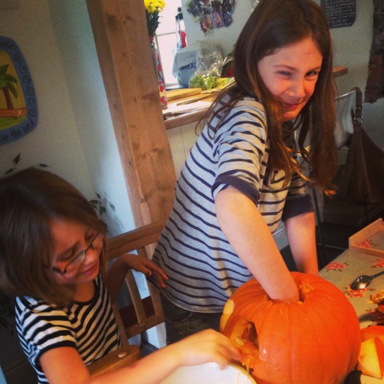 Kids making pumpkin